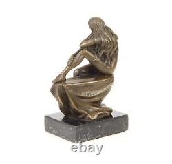 Sculpture Femme nue en bronze sur un marbre noir Art déco d'après Milo