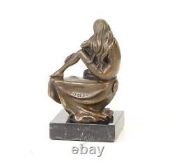 Sculpture Femme nue en bronze sur un marbre noir Art déco d'après Milo