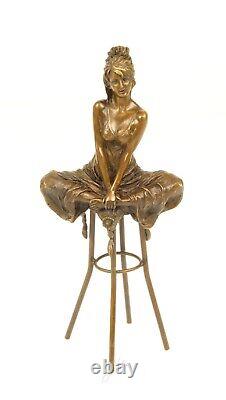 Sculpture bronze Art Déco semi nue femme sur tabouret d'après Pierre Collinet