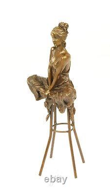 Sculpture bronze Art Déco semi nue femme sur tabouret d'après Pierre Collinet