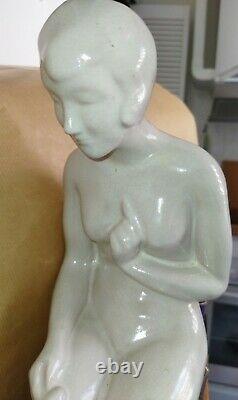 Sculpture céramique faïence (craquelé) femme nue au lévrier Art Déco 1930F