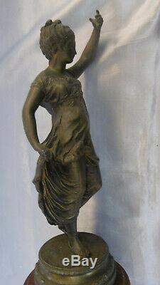 Sculpture femme en regule sur marbre