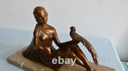 Sculpture statuette ancienne régule ancien Art Déco signé H BAL femme à l'oiseau