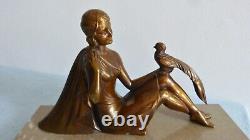 Sculpture statuette ancienne régule ancien Art Déco signé H BAL femme à l'oiseau