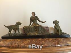 Statue Art Déco Femme aux chiens régule et marbre