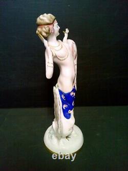 Statue Femme Au Paon Art Deco Porcelaine Signe Hauteur 30 CM
