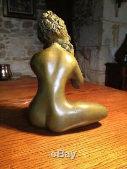 Statue bronze, femme aux cheveux lavés