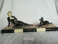 Statue en regule et bakelite femme et chien art deco support marbre