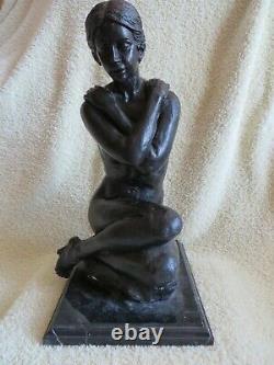 Statue femme bras croisés Style Art Deco Bronze massif