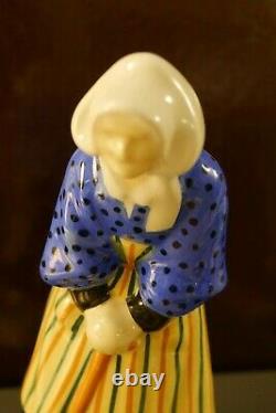 Statuette Henriot Quimper NICOT art déco femme à la quenouille h=23cm Exc état