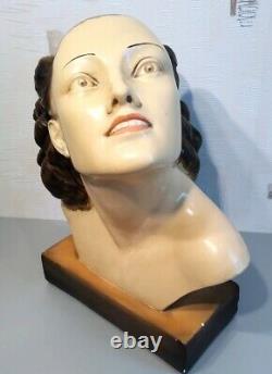 Superbe grand buste de femme en plâtre. Art Déco. D'après Salvatore MELANI