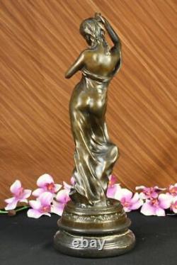 Sympa Bronze Sculpture Femme Avec Oiseau Signée Art Déco Fonte Figurine Fonte