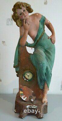 Très grande et belle pendule-statue en plâtre. Femme peintre. Art déco